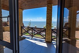 Двухместный номер Superior с видом на озеро двуспальная кровать, База отдыха Берега, Краснодар