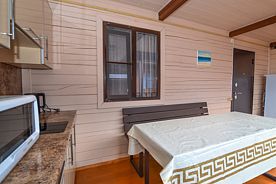 Апартаменты с 2 комнатами с красивым видом из окна, База отдыха Морская дача, поселок За Родину