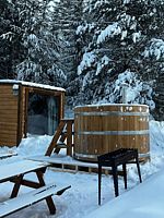 Семейный коттедж с красивым видом из окна, Глэмпинг Крепкие кровати, поселок Уралец