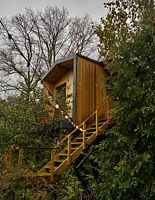 Двухместное Домик на дереве Ореховый с балконом двуспальная кровать, Глэмпинг Дом на дереве, Переславль-Залесский