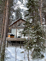 Четырёхместный коттедж с 2 комнатами с балконом, База отдыха Клёвое Место в Берлоге, Апатиты