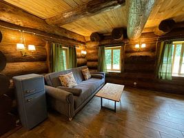 Четырёхместный номер №1 с балконом и с красивым видом из окна, База отдыха Дубки, Павловский Посад