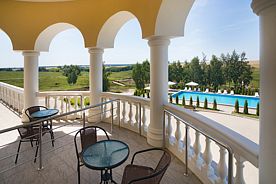 Двухместный люкс с балконом двуспальная кровать, База отдыха Казаки, Казаки