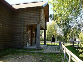 Трёхместный коттедж с балконом и с красивым видом из окна, Гостевой дом Окулова Заимка, Истринский район