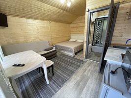 Коттедж c 1 комнатой с красивым видом из окна, База отдыха Paradise Forest, Архыз