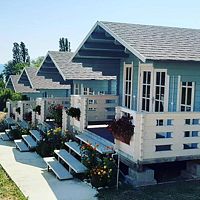 Коттедж с балконом и с красивым видом из окна, База отдыха Мандарин, Приморское