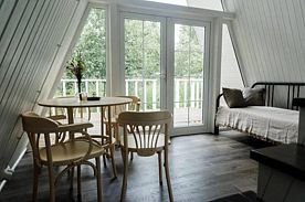 Двухместный номер Standard с видом на сад двуспальная кровать, Кемпинг Зеленая Тропа. Деревня, деревня Боровики (Заборьевское сельское поселение)