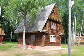 Четырёхместный коттедж с 2 комнатами с красивым видом из окна, База отдыха Орлинка, поселок Пено