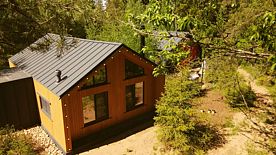 Трёхместный семейный коттедж двуспальная кровать и односпальная кровать, Кемпинг ДомДом Валдай, Станки