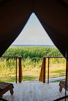 Двухместный номер Comfort с видом на залив двуспальная кровать, Глэмпинг МАЯК, посёлок Ушаковка