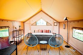 Двухместный люкс с красивым видом из окна двуспальная кровать, Глэмпинг МАЯК, посёлок Ушаковка