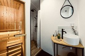 Двухместный полулюкс с красивым видом из окна двуспальная кровать, Глэмпинг Fusion inn, село Артыбаш