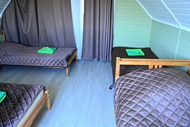 Шестиместный коттедж 3 пары односпальных кроватей, База отдыха Можжевеловая, Новая Ладога