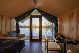 Двухместный Дом у озера двуспальная кровать, Глэмпинг Аномалия, Кимовский район