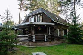 Коттедж Клён с 4 спальнями с видом на внутренний двор, Комплекс отдыха Семь озер, район Семиозерье