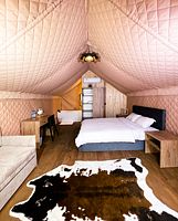 Двухместный Шатёр с гидромассажной ванной, первая категория с красивым видом из окна двуспальная кровать, Глэмпинг Малина, Зеленоградск