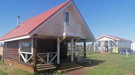 Шестиместный Дом With Bathhouse Дуплекс с балконом, Глэмпинг Космосфера, деревня Ретлё