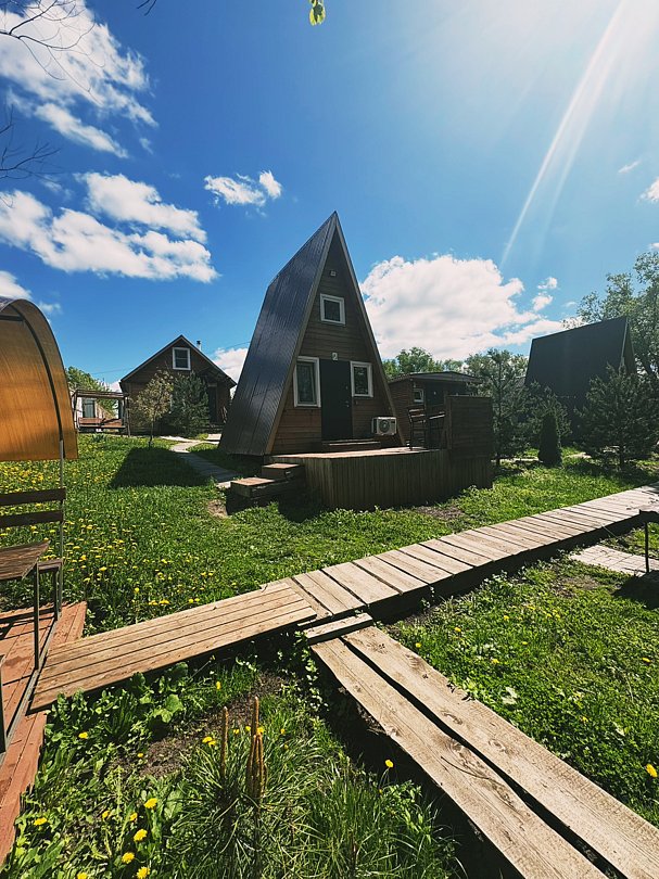 Домик 2-местный 1-комнатный (№1, с беседкой)