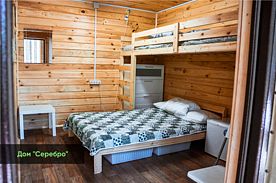 Семейный номер Standard с красивым видом из окна, База отдыха и туризма Семейный клуб Робинзонада, Валдайский