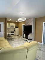 Люкс с 2 комнатами с красивым видом из окна, Дома в аренду Зольное Вилладж, Зольное