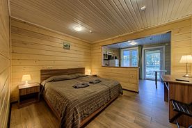 Двухместные апартаменты с видом на озеро двуспальная кровать, База отдыха Ладога озеро, Приозерск