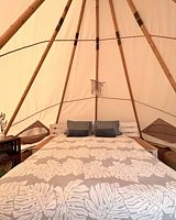 Двухместный номер Economy с видом на озеро двуспальная кровать, Глэмпинг Остров Кемп, поселок Ропша