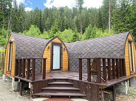 Четырёхместный номер Superior с балконом и с красивым видом из окна, База отдыха Хоббитон, село Артыбаш