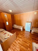 Кровать в общем номере с видом на озеро, База отдыха Кактус, Оленевка