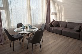 Коттедж с балконом и с красивым видом из окна, Глэмпинг Матерра, Одоев