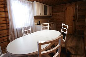 Коттедж с 2 комнатами с балконом и с красивым видом из окна, База отдыха Ливадия, Серебряные Пруды