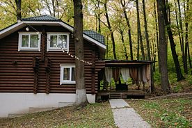 Коттедж с 5 комнатами с балконом, База отдыха Ливадия, Серебряные Пруды