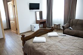 Двухместный номер Superior с видом на горы двуспальная кровать, База отдыха Архыз Триумф, село Нижняя Ермоловка