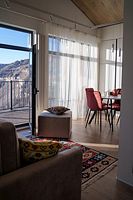 Барнхаус с видом на горы, Глэмпинг Сахават, Гуладтымахи