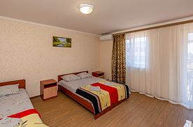 Номер 6-местный 2-комнатный с кухней и балконом (3 этаж), База отдыха Верона, Кирилловка