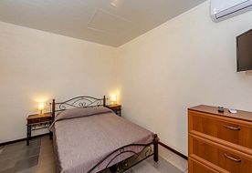 Люкс 4-местный 2-комнатный, База отдыха Ажур (Кирилловка), Кирилловка