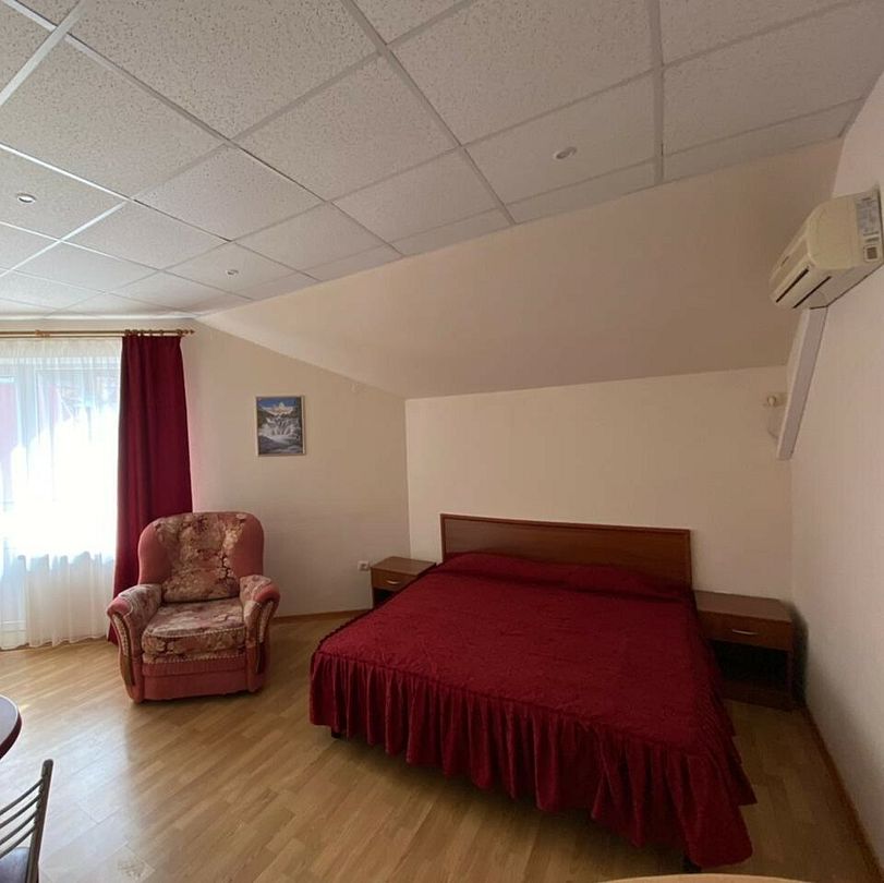 Стандартный 3-местный (с балконом и креслом)