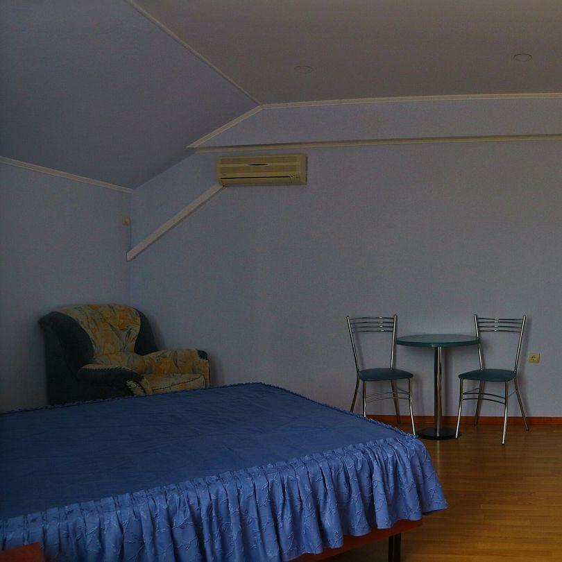 Стандартный 3-местный (с балконом и креслом)