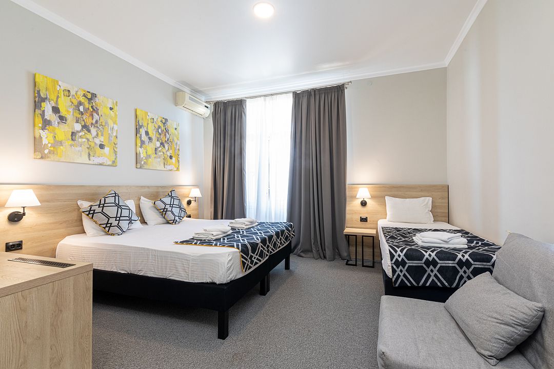 Стандартный 3-местный Еврономер (с балконом, корпус №2) | Мидель Гагра, Гагрский район