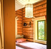 Коттедж с балконом, База отдыха Белая морошка, деревня Верхние Плостки