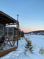 Семейный коттедж с балконом и с красивым видом из окна, Глэмпинг Территория, Усьва