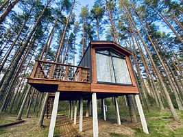 Двухместный номер Superior с балконом и с красивым видом из окна 2 отдельные кровати, Глэмпинг Велино , деревня Ореховцы