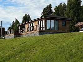 Шестиместный коттедж с балконом и с красивым видом из окна, База отдыха Севера, поселок Сяпся