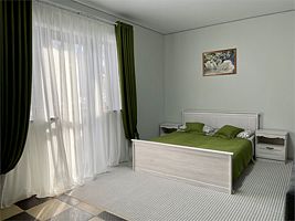 Трехместный номер с балконом № 9, Гостевой дом Алания, Домбай