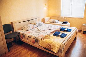 Апартаменты c 1 комнатой с красивым видом из окна, База отдыха Азимут, Феодосия