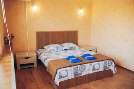 Коттедж с 4 комнатами с красивым видом из окна, База отдыха Азимут, Феодосия