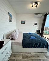 Четырёхместный коттедж Deluxe рядом с пляжем, База отдыха Азимут, Феодосия