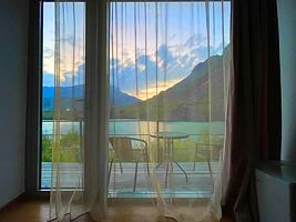 Двухместный номер с балконом и с панорамным видом двуспальная кровать, База отдыха Лагуна Голхин, Гунибский район