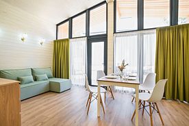 Семейный коттедж с балконом, Глэмпинг Солнечный берег, Архипо-Осиповка