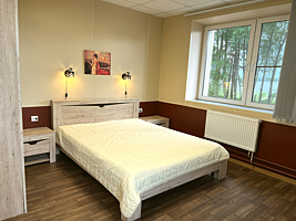 Двухместный номер Standard № 15 двуспальная кровать, База отдыха Александровская, посёлок Мамонтовка