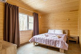 Двухместная семейная вилла двуспальная кровать, База отдыха Рождествено, село Рождествено